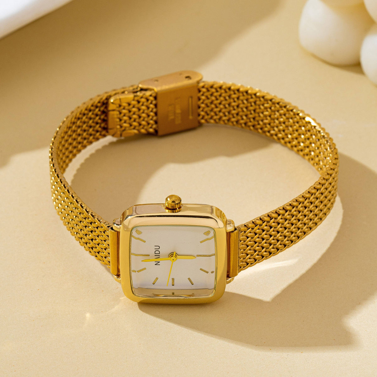 SQUARE FACED MESH BAND BRACELET WATCH