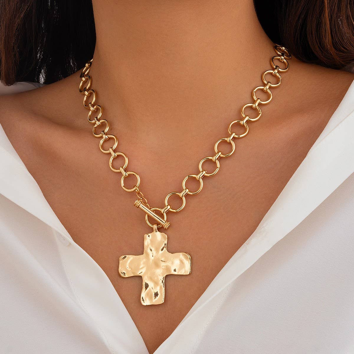 CHUNKY CROSS FRONT TOGGLE NECKLACE