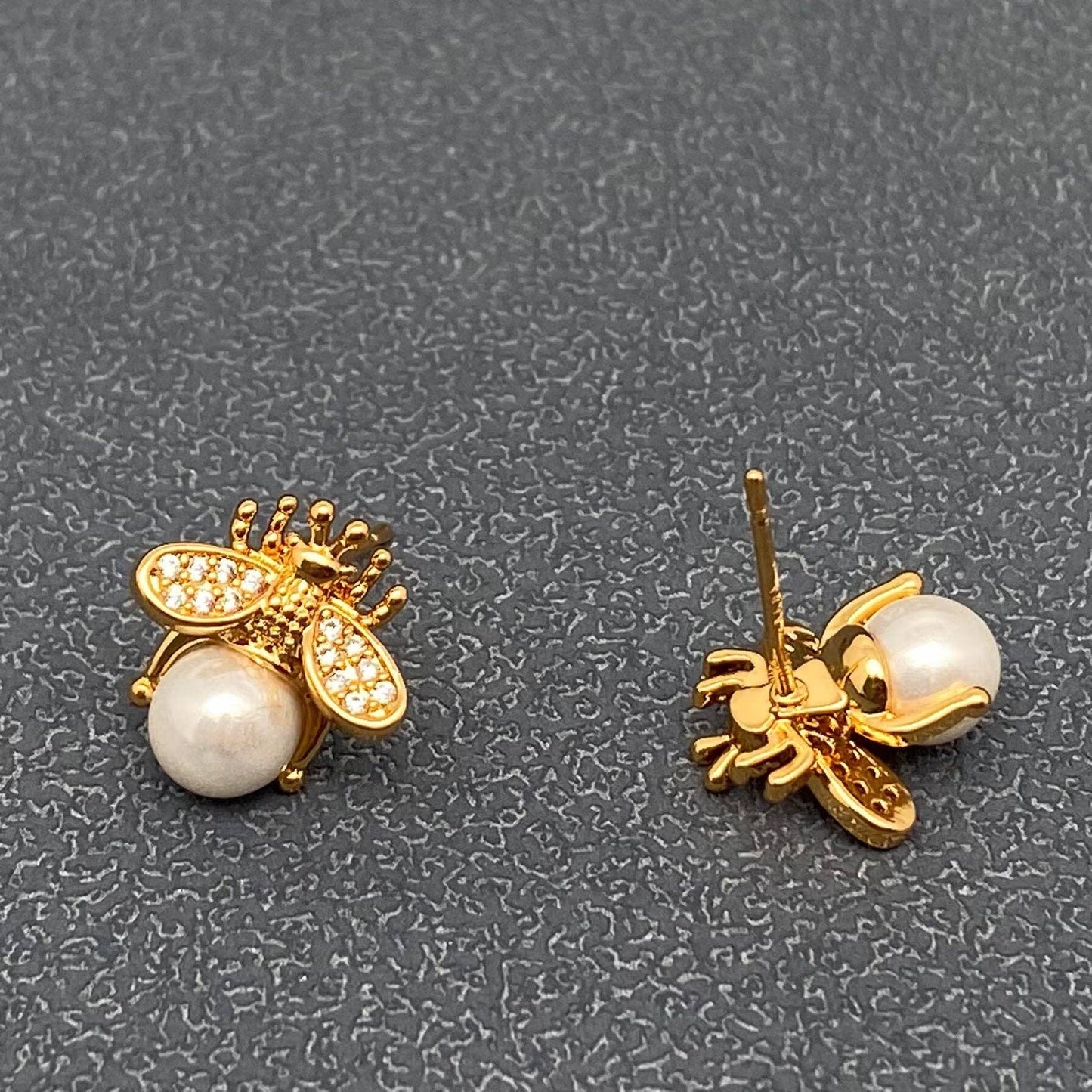 Mini Bee Inlaid with Pearl & Cubic Zirconia Ear Studs