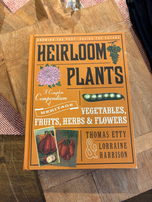 Heirloom Plants: A Complete Compendium
