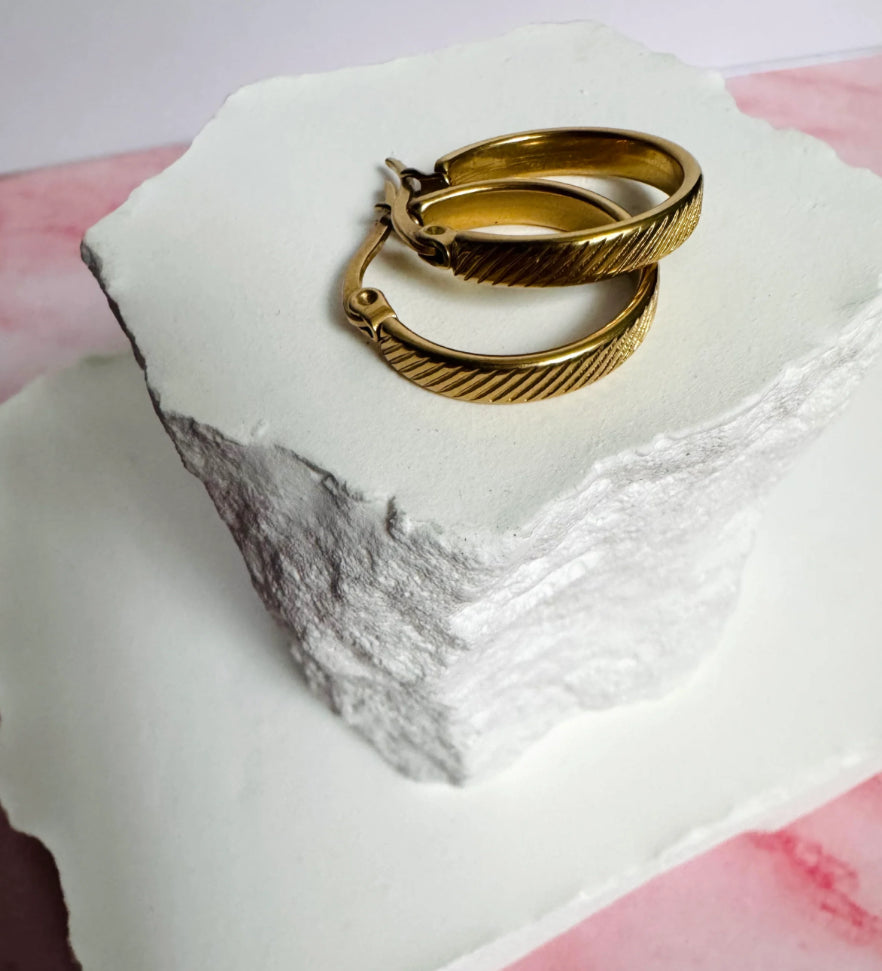 Perfect Simple Gold Hoop Earrings
