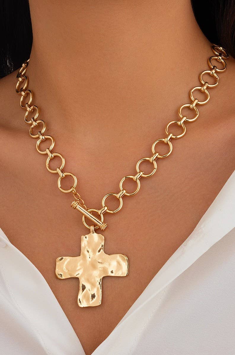 CHUNKY CROSS FRONT TOGGLE NECKLACE