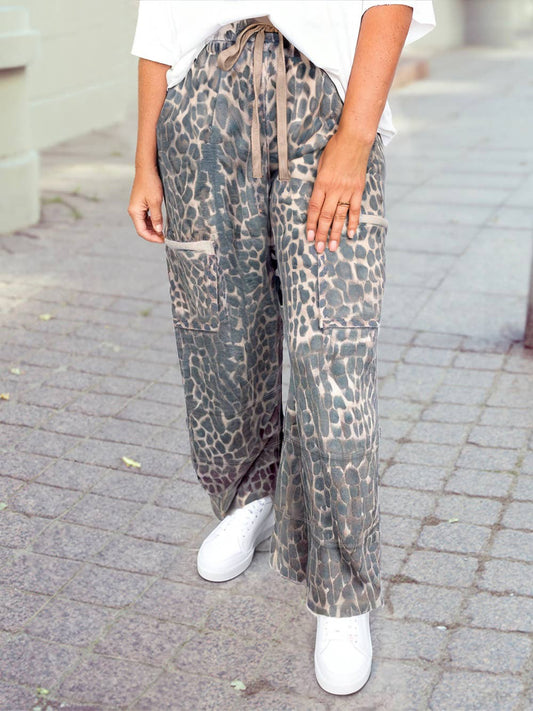 Plus Size Leopard Print Patch Pocket Drawstring Loose Pants