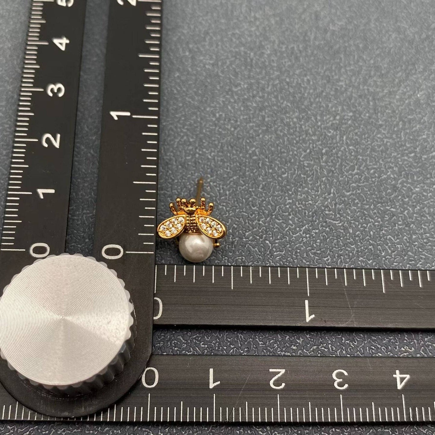 Mini Bee Inlaid with Pearl & Cubic Zirconia Ear Studs